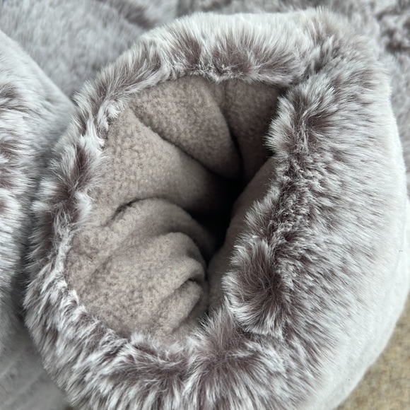 Slippers, Size Small/Medium, Gray, Super Soft!! - Picture 5 of 12